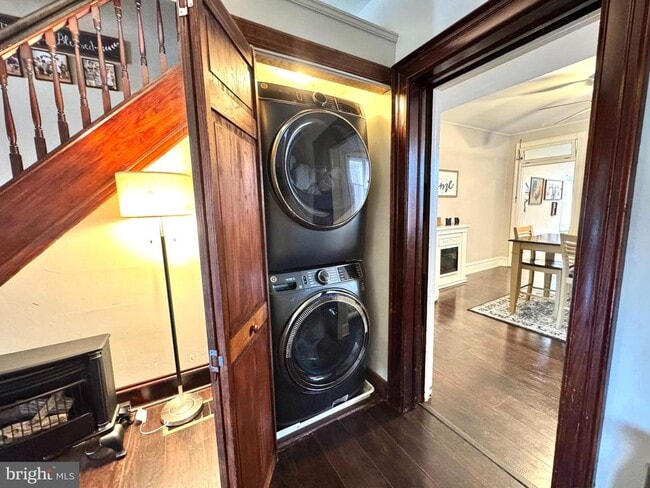Photo - 425 Juniper St