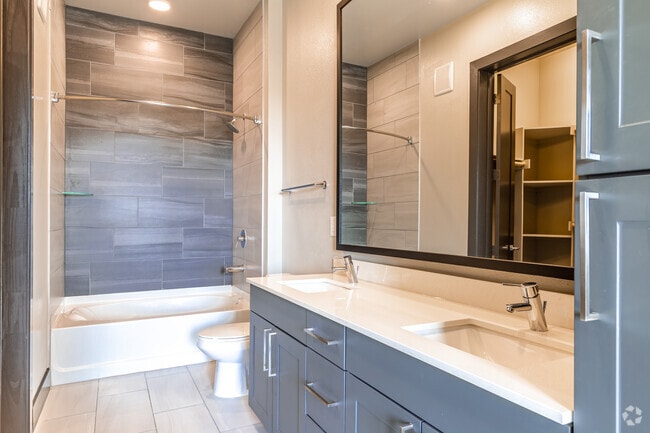 Baño - The Hudson Alton Collection