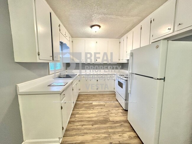 Photo - 2403 Groveland Cir S