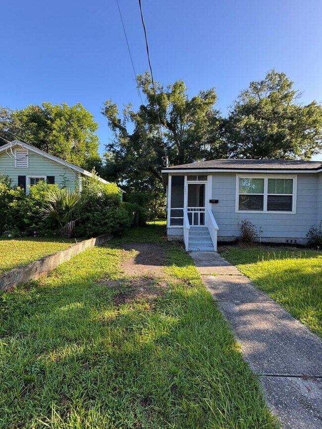 Photo - 3/1 Single family home : Available now!
