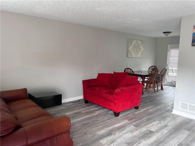 Photo - 7066 Oakhill Cir