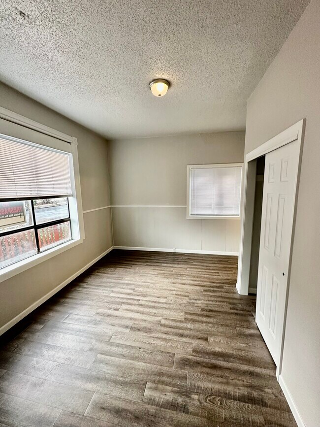 Photo - 947 E Augusta Ave