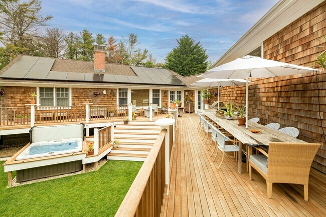 Photo - 565 Montauk Hwy