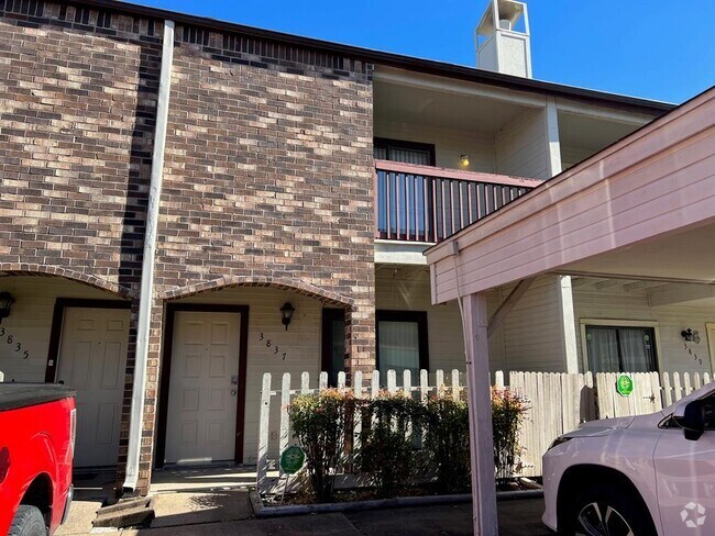 Building Photo - 3837 Tanglewilde St Rental