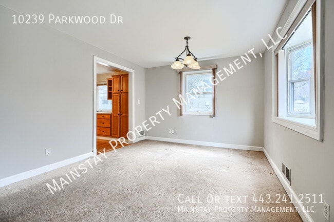Photo - 10239 Parkwood Dr