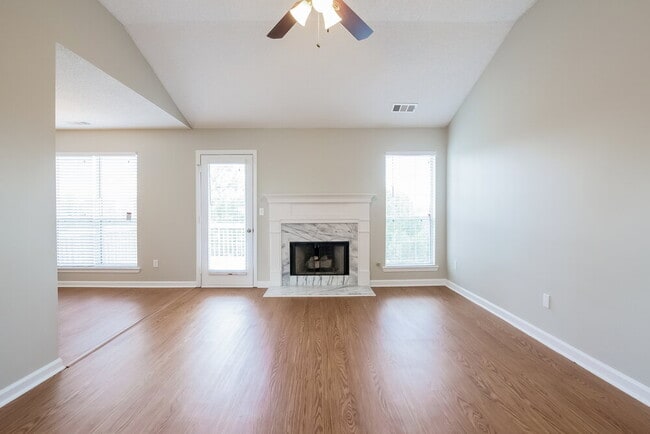 Photo - 413 Gresham Dr