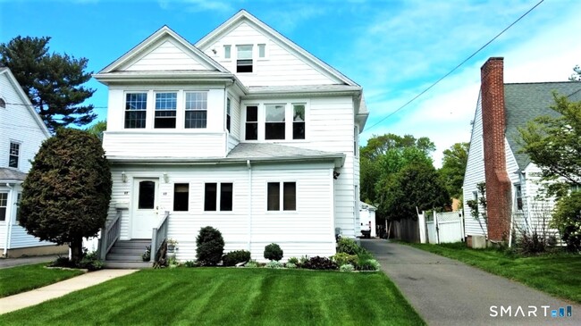 Building Photo - 60 Woodmere Rd Unit 2