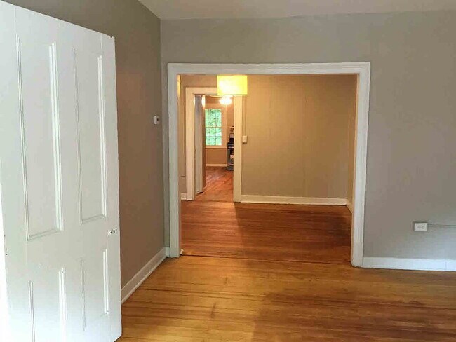 Photo - "Chic 2-Bed Gem with Granite Elegance in P...