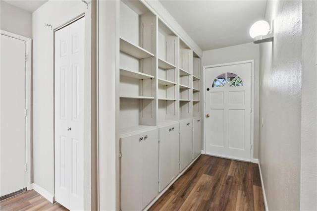 Photo - 556 Hawthorne Dr