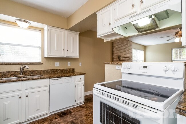 Photo - 1715 Evesham Dr
