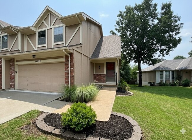Building Photo - SEE IT NOW: Charming and Well-Maintained Home in the heart of Overland Park!