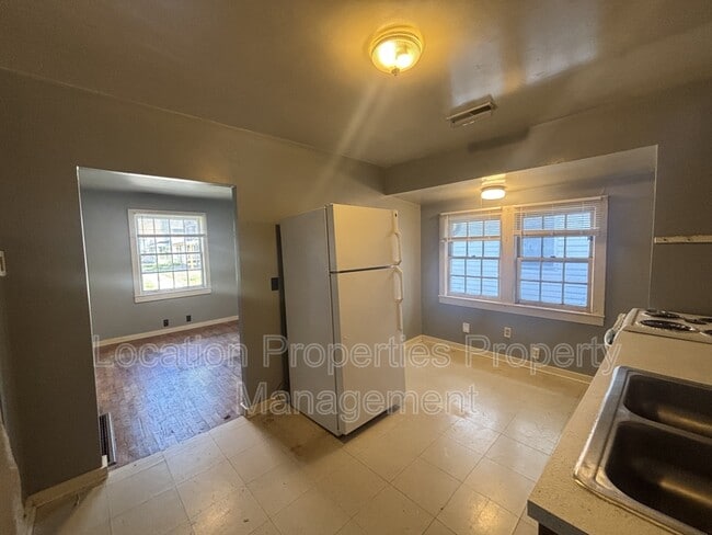 Photo - 121 W 14th St