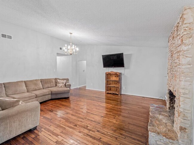 Photo - 404 Mulberry Dr