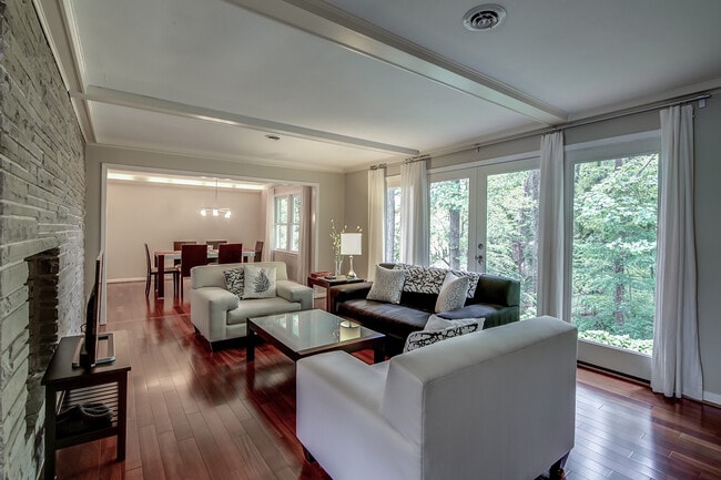 Photo - 720 Langford Ln NW