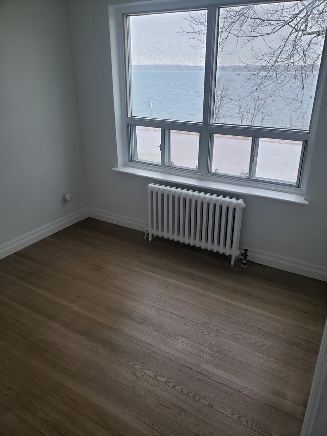 Photo - 108 Kempenfelt Dr