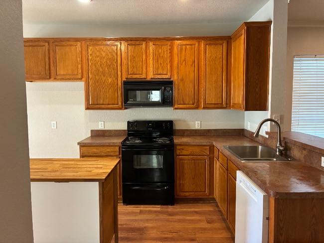 Photo - 1336 Kingston Pl