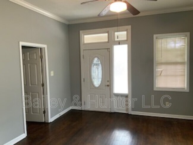 Photo - 486 E Ontario Ave SW