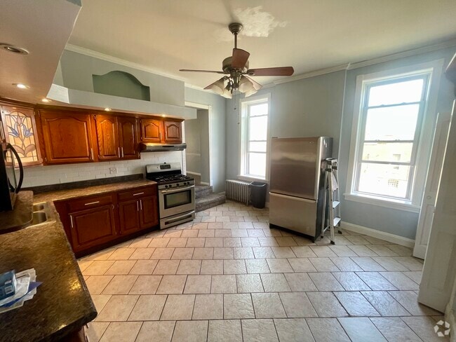 Building Photo - 5001 Idaho Ave Unit Giant 4 Bedroom Rental
