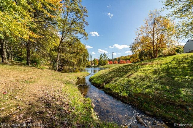 Photo - 862 Yorktown Ct