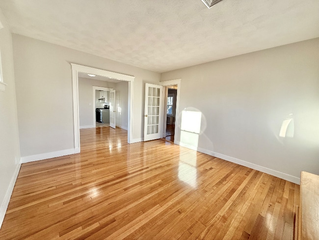 Photo - 35-37 Lindale Ave Unit 2