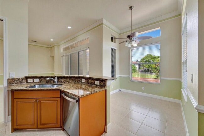 Photo - Convenient Central Location - 4 Bedroom + ...