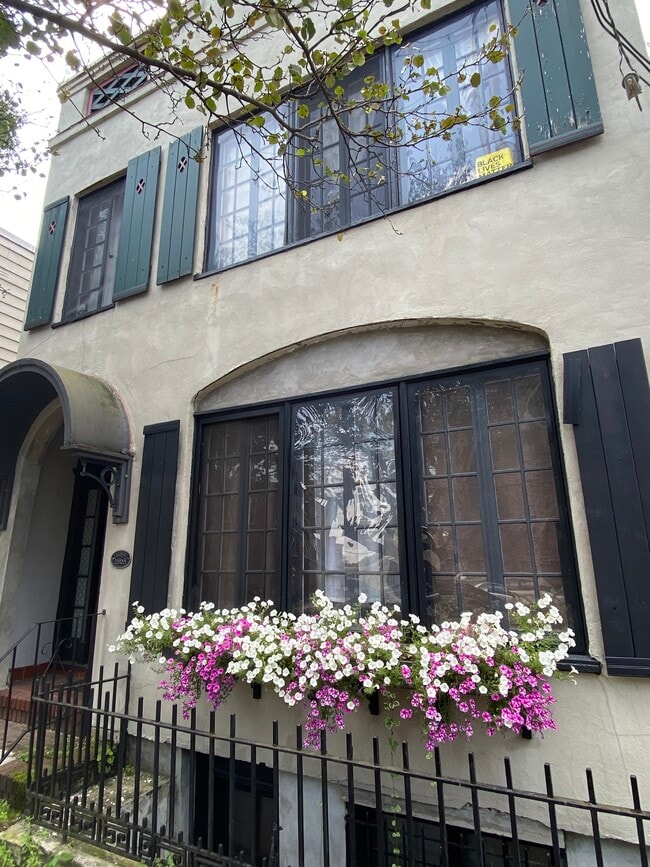 Building Photo - 366 Hudson Ave Unit 1st Rental
