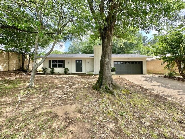 Building Photo - 5 Bedroom 2 Bath in South East Tyler! Rental