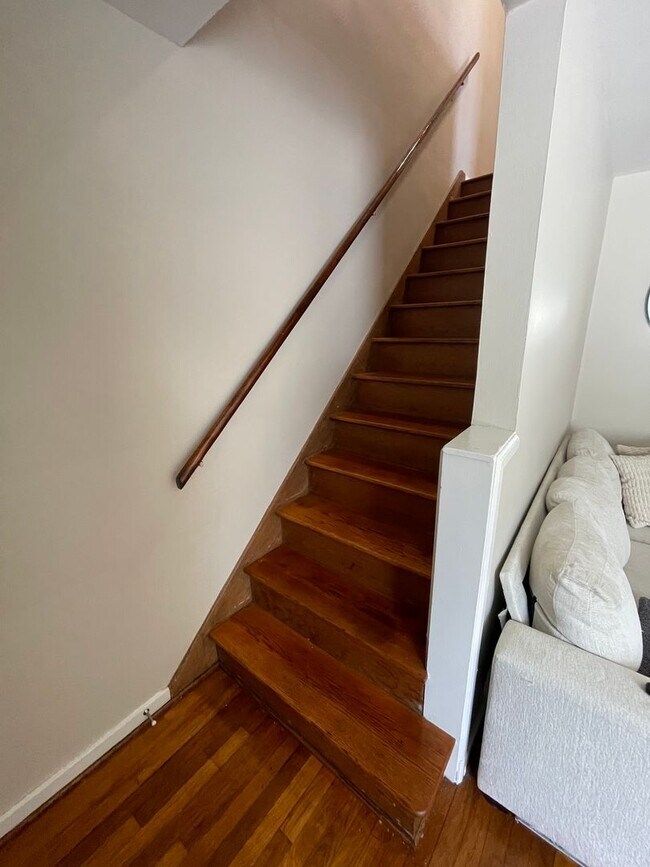 Photo - 2563 Medary Ave Unidad 1