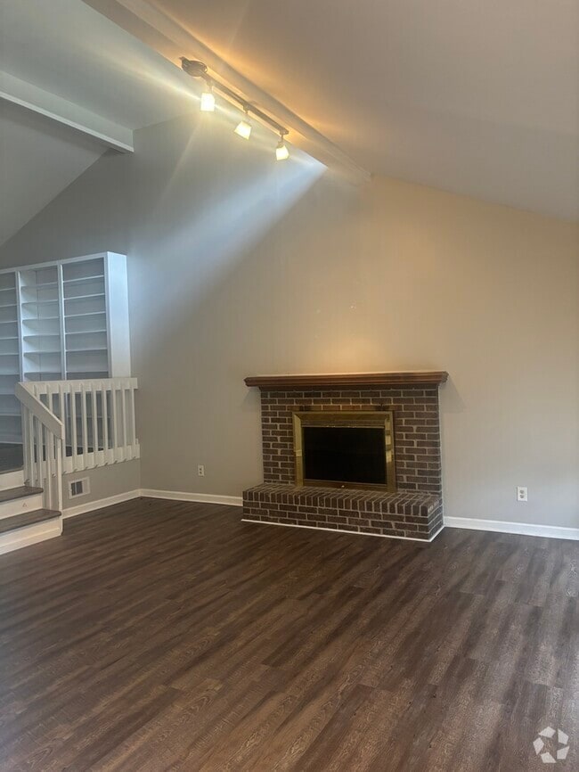 Building Photo - 525 N Royal Tower Dr Rental