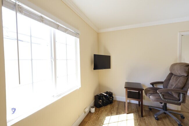 Photo - 18621 Bryant St