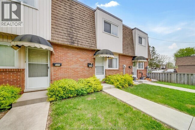 Photo - 5486 Lassaline Ave