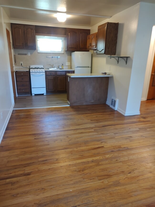Kitchen - 2012 Dexter Ave