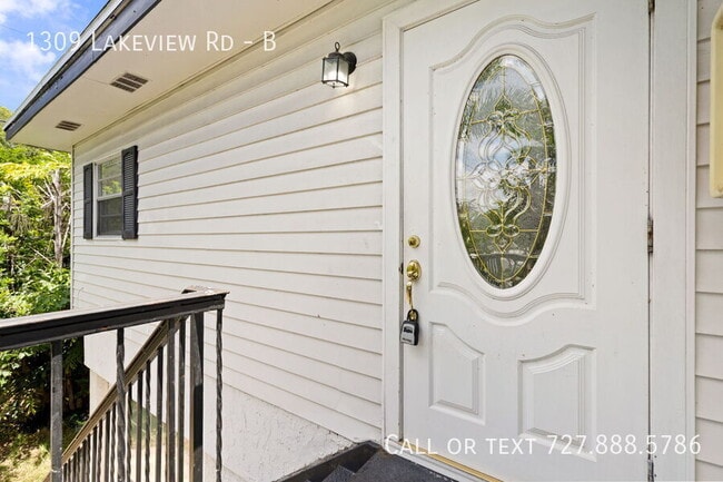 Building Photo - 1309 Lakeview Rd Unit B Rental