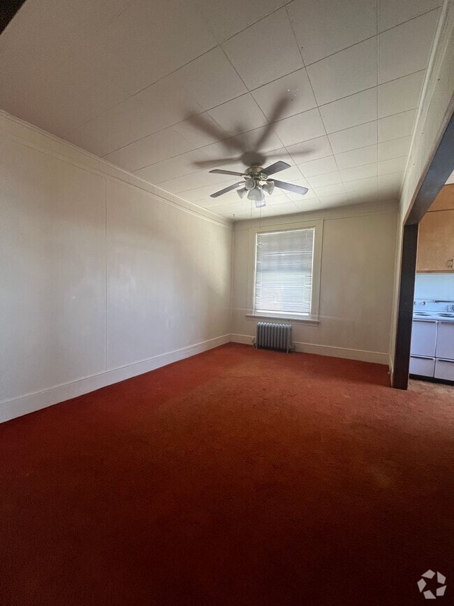 Building Photo - 1 Bed 1 Bath Apartment- Walking Distance f...