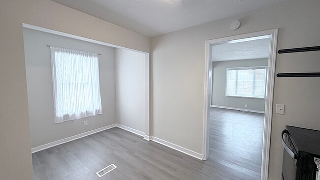 Photo - 2088 Skylark Ln