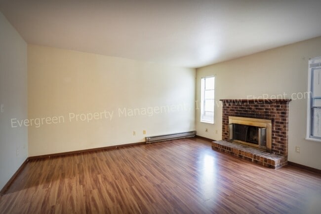 Photo - 904-906 Camelot Ct. Unit 906