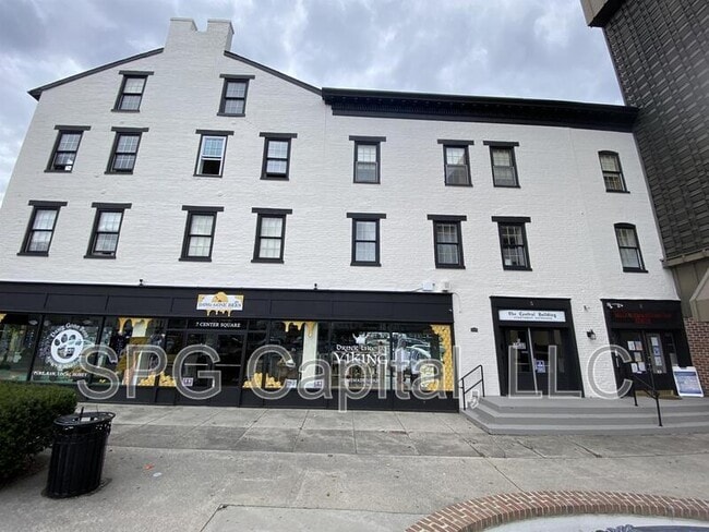 Building Photo - 5 Center Square Unit 21