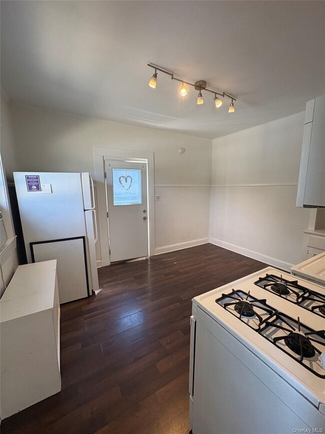 42 Pleasant Pl