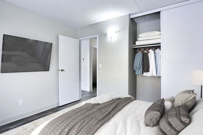 Photo - Lewvan Village Apartments