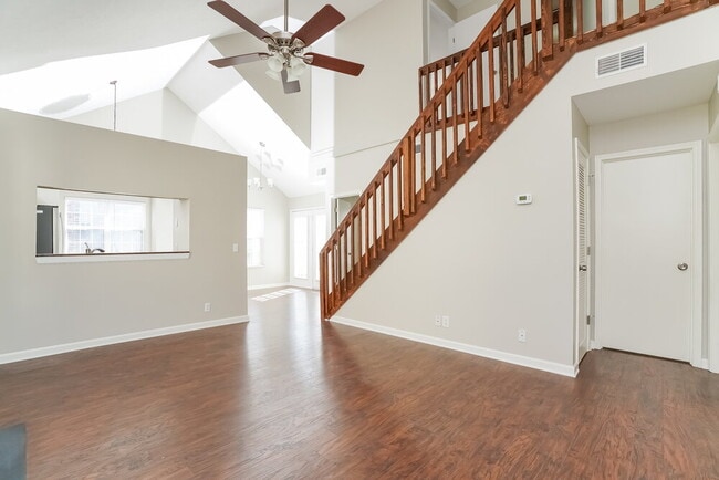 Photo - 903 Bexhill Ct S