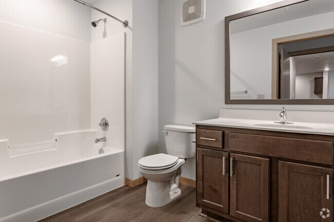 2BR, 2BA - 970SF - Primary Bathroom
