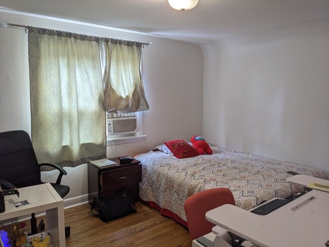 Photo - Yonge and Finch East Three Bedroom and 1.5...