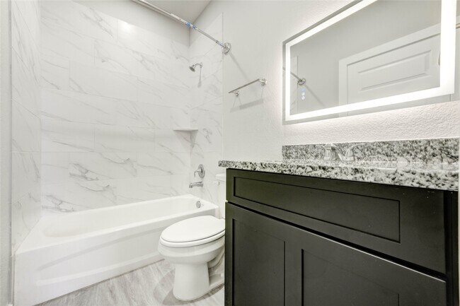 Photo - 8157 Tate St