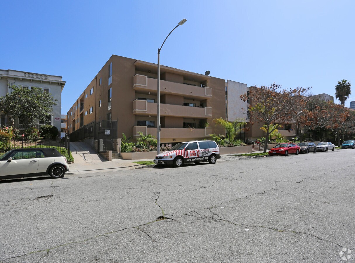 Photo - 430 S Berendo St Apartments