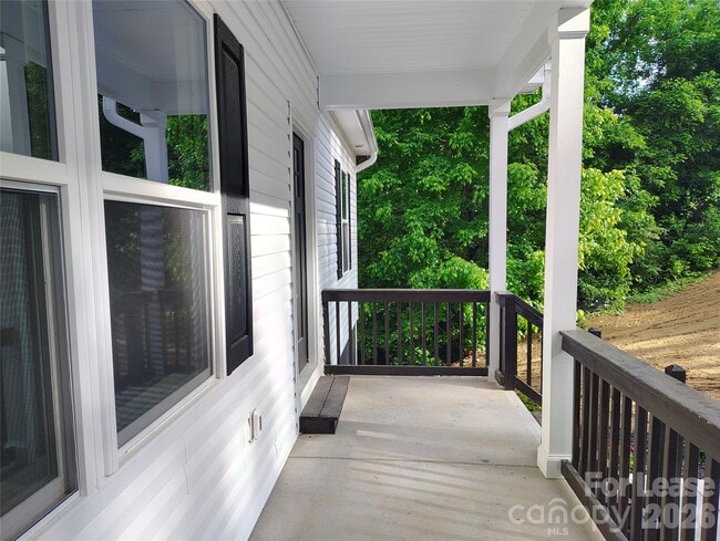 Photo - 595 Foxwood Dr SE