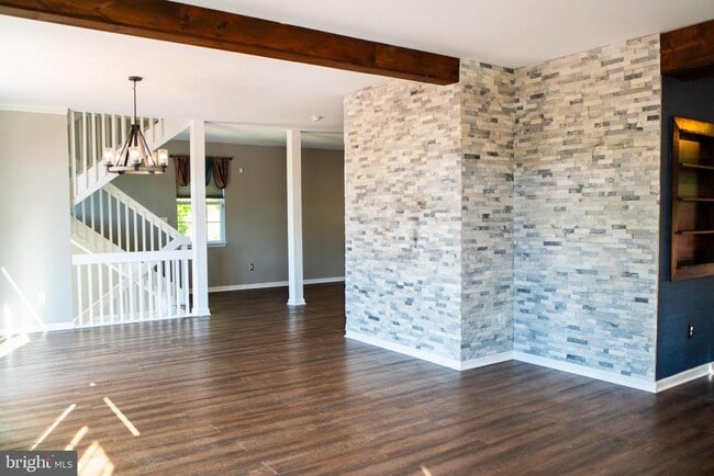 Photo - 102 Thomas Ln