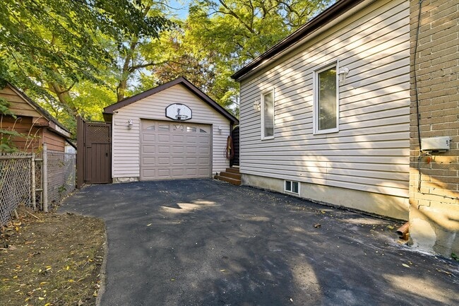 Photo - 10 Roosevelt Ave