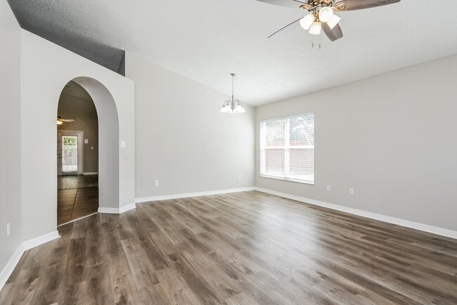 Photo - 652 Sitka Ct