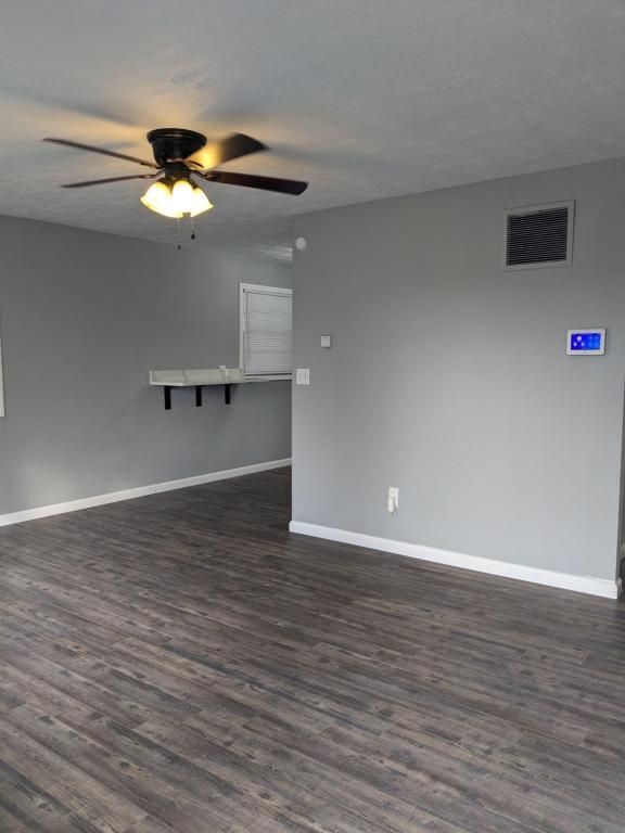 Photo - 910 E Elm St