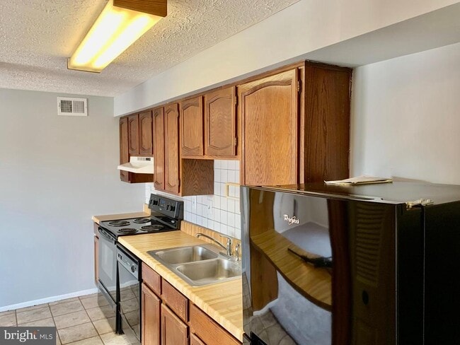 Building Photo - 751 Heather Ridge Dr Unit 18E